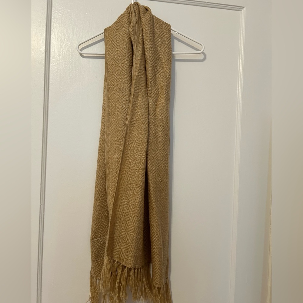 NWOT Alpaca scarf made in Peru